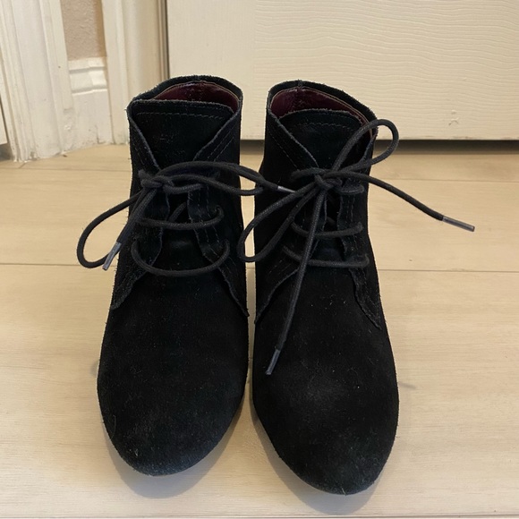 Bcbgeneration Black Suede Heeled Booties Ankle Boots Women's - Picture 3 of 7